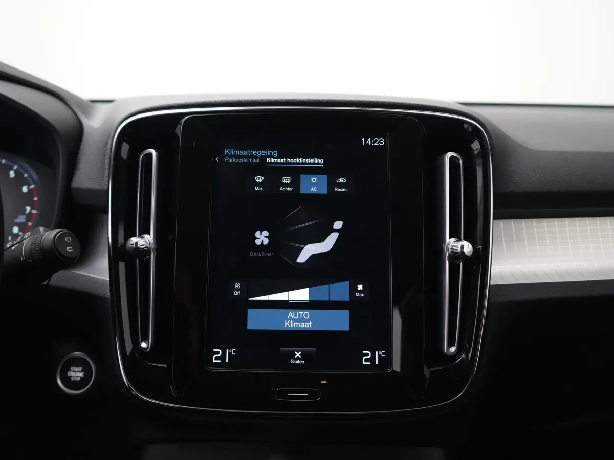 T3 Business Pro | Adaptive Cruise | BLIS | Trekhaak | Camera | Keyless Entry | Pilot Assist | Apple Carplay