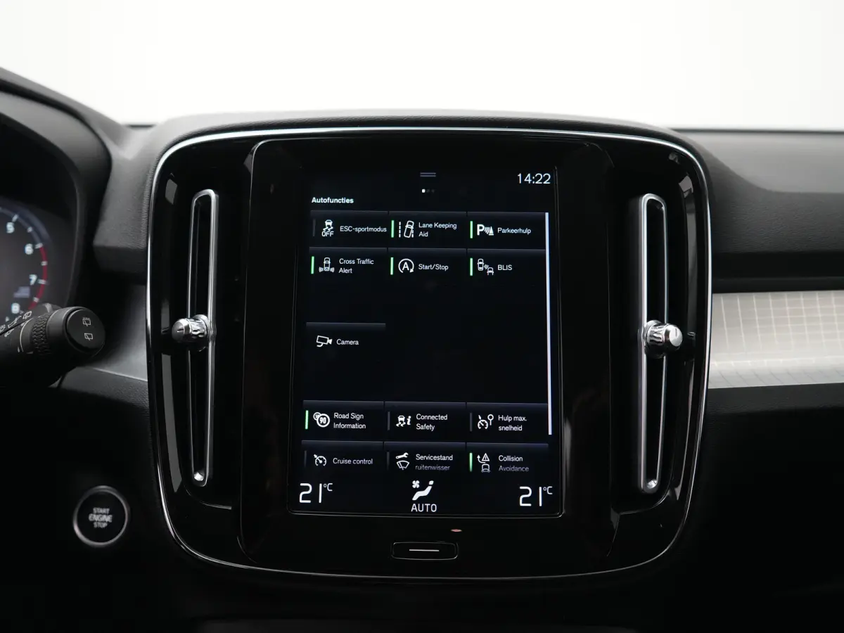 T3 Business Pro | Adaptive Cruise | BLIS | Trekhaak | Camera | Keyless Entry | Pilot Assist | Apple Carplay