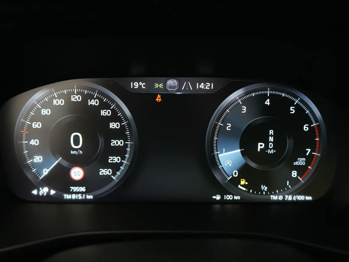 T3 Business Pro | Adaptive Cruise | BLIS | Trekhaak | Camera | Keyless Entry | Pilot Assist | Apple Carplay