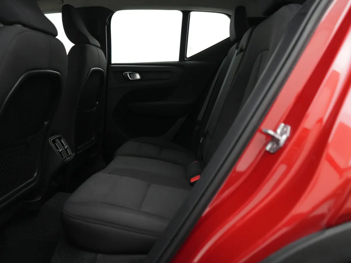 T3 Business Pro | Adaptive Cruise | BLIS | Trekhaak | Camera | Keyless Entry | Pilot Assist | Apple Carplay