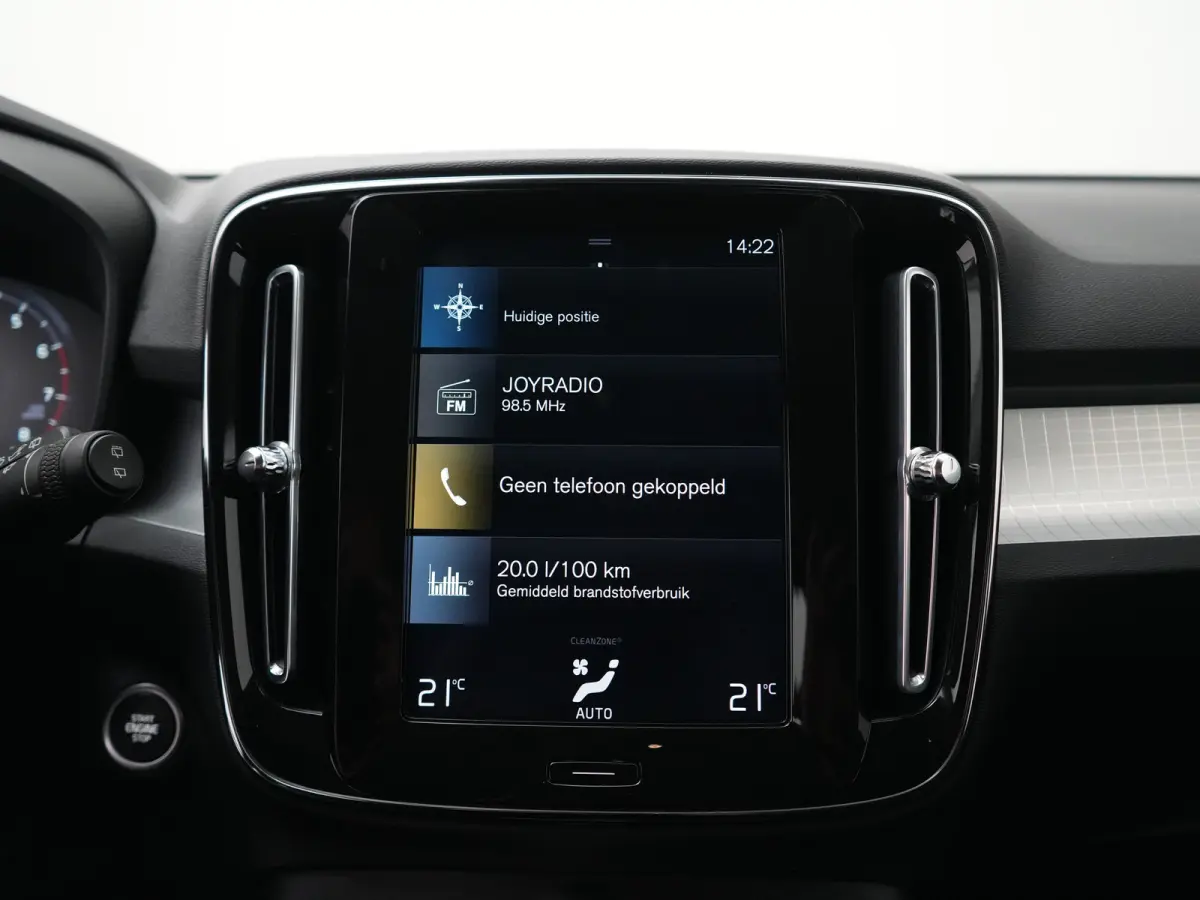 T3 Business Pro | Adaptive Cruise | BLIS | Trekhaak | Camera | Keyless Entry | Pilot Assist | Apple Carplay
