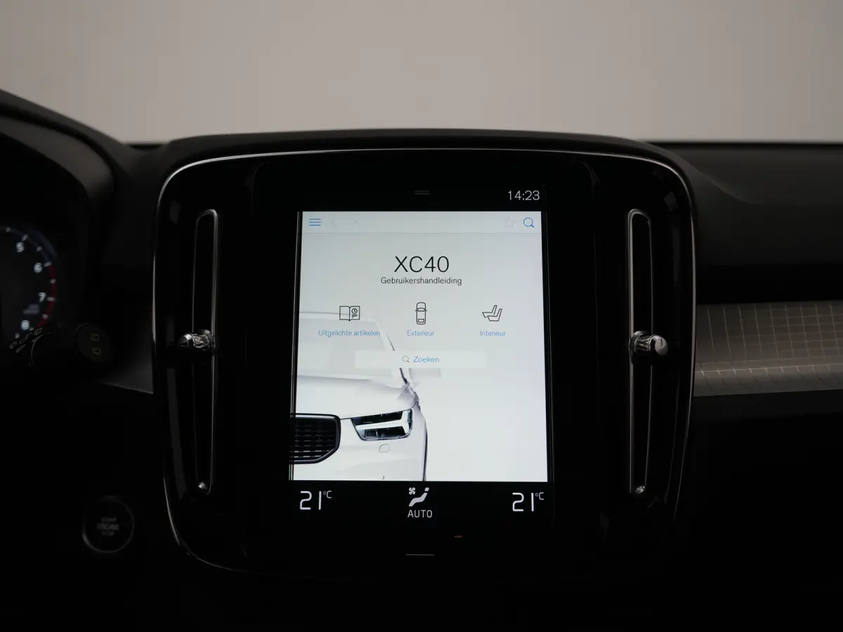 T3 Business Pro | Adaptive Cruise | BLIS | Trekhaak | Camera | Keyless Entry | Pilot Assist | Apple Carplay
