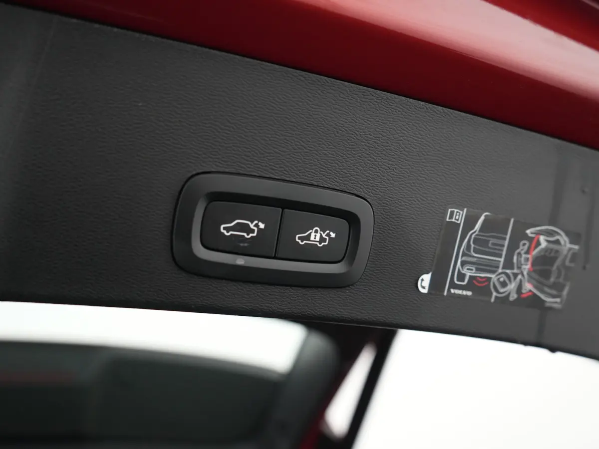 T3 Business Pro | Adaptive Cruise | BLIS | Trekhaak | Camera | Keyless Entry | Pilot Assist | Apple Carplay