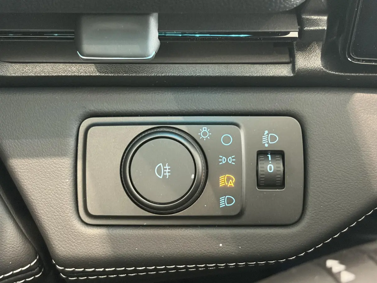 1.0 EcoBoost Titanium | € 5.000,- KORTING! | CRUISE CONTROL | ACHTERUITRIJCAMERA | PARKEERSENSOREN ACHTER | DRAADLOOS APPLE CARPLAY EN ANDROID AUTO | FULL LED KOPLAMPEN | NAVIGATIESYSTEEM 