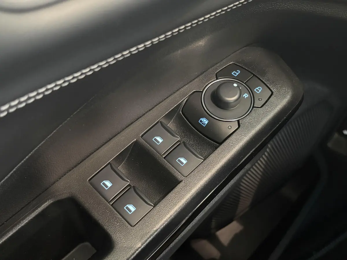 1.0 EcoBoost Titanium | € 5.000,- KORTING! | CRUISE CONTROL | ACHTERUITRIJCAMERA | PARKEERSENSOREN ACHTER | DRAADLOOS APPLE CARPLAY EN ANDROID AUTO | FULL LED KOPLAMPEN | NAVIGATIESYSTEEM 