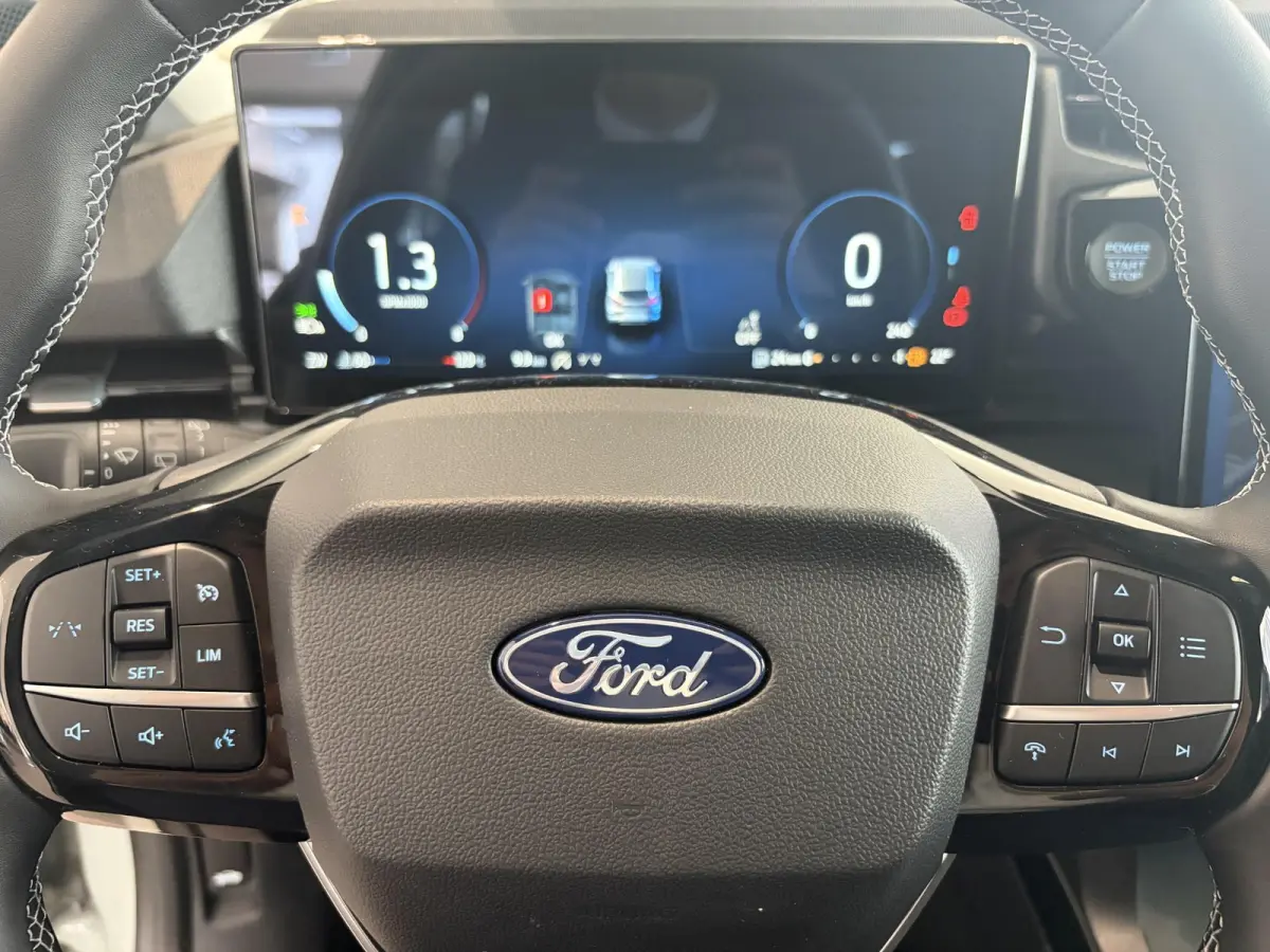 1.0 EcoBoost Titanium | € 5.000,- KORTING! | CRUISE CONTROL | ACHTERUITRIJCAMERA | PARKEERSENSOREN ACHTER | DRAADLOOS APPLE CARPLAY EN ANDROID AUTO | FULL LED KOPLAMPEN | NAVIGATIESYSTEEM 