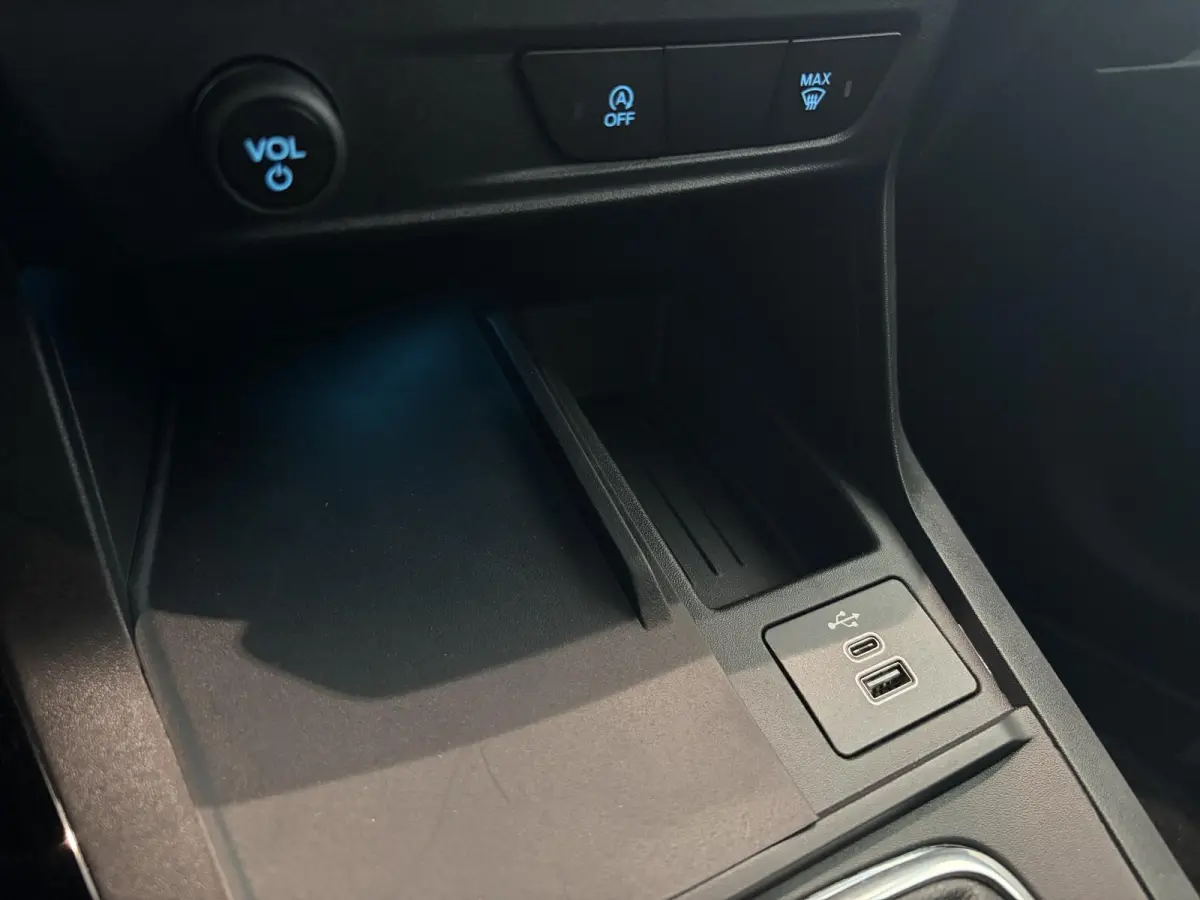 1.0 EcoBoost Titanium | € 5.000,- KORTING! | CRUISE CONTROL | ACHTERUITRIJCAMERA | PARKEERSENSOREN ACHTER | DRAADLOOS APPLE CARPLAY EN ANDROID AUTO | FULL LED KOPLAMPEN | NAVIGATIESYSTEEM 