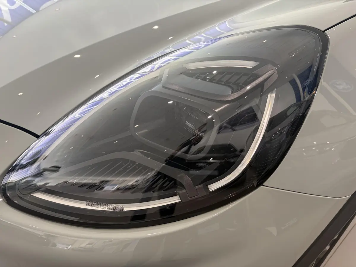 1.0 EcoBoost Titanium | € 5.000,- KORTING! | CRUISE CONTROL | ACHTERUITRIJCAMERA | PARKEERSENSOREN ACHTER | DRAADLOOS APPLE CARPLAY EN ANDROID AUTO | FULL LED KOPLAMPEN | NAVIGATIESYSTEEM 