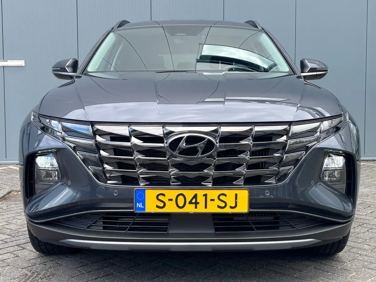 1.6 T-GDI 265pk PHEV Comfort Smart 4WD | Climate | Camera | Carplay | Keyless | Navigatie | Full - Led | Elek. Klep | Winterpakket | 19" Lichtmetaal | Digitale Cockpit | Parkeer Assistent | 