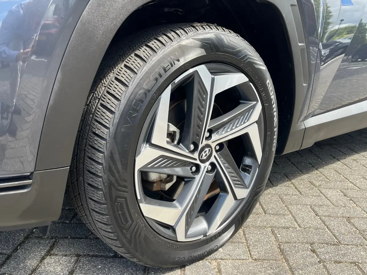 1.6 T-GDI 265pk PHEV Comfort Smart 4WD | Climate | Camera | Carplay | Keyless | Navigatie | Full - Led | Elek. Klep | Winterpakket | 19" Lichtmetaal | Digitale Cockpit | Parkeer Assistent | 