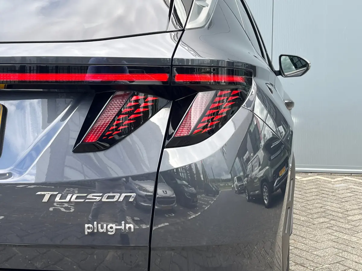 1.6 T-GDI 265pk PHEV Comfort Smart 4WD | Climate | Camera | Carplay | Keyless | Navigatie | Full - Led | Elek. Klep | Winterpakket | 19" Lichtmetaal | Digitale Cockpit | Parkeer Assistent | 