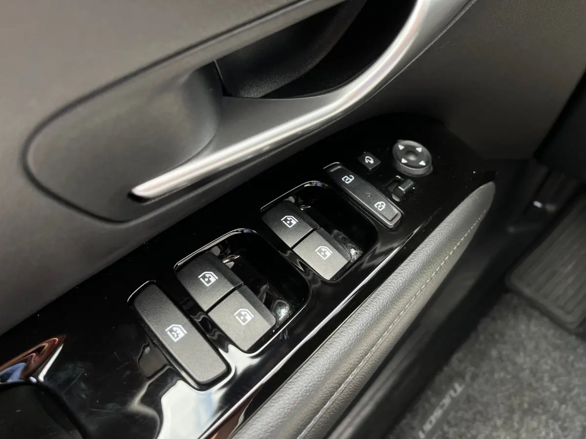 1.6 T-GDI 265pk PHEV Comfort Smart 4WD | Climate | Camera | Carplay | Keyless | Navigatie | Full - Led | Elek. Klep | Winterpakket | 19" Lichtmetaal | Digitale Cockpit | Parkeer Assistent | 