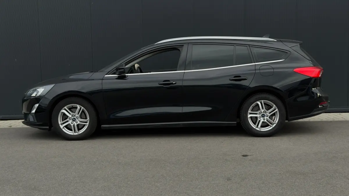 125pk 1.0 EcoBoost Titanium Business | Trekhaak | Parkeersensoren Voor & Achter | Cruise Control | Carplay | Keyless |