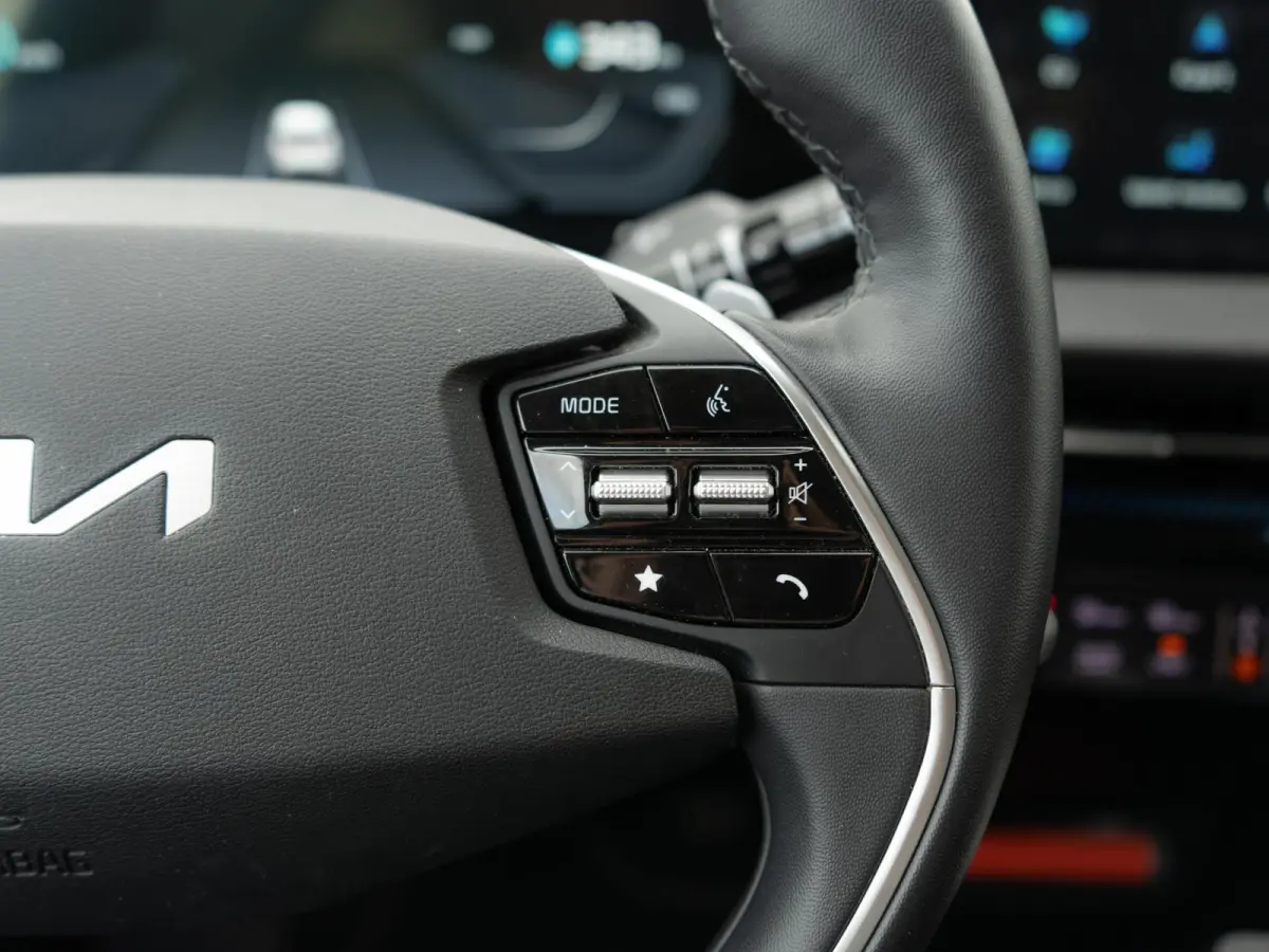 Edition Advanced 77.4 kWh | Stoel en stuurverwarming | Navigatie |