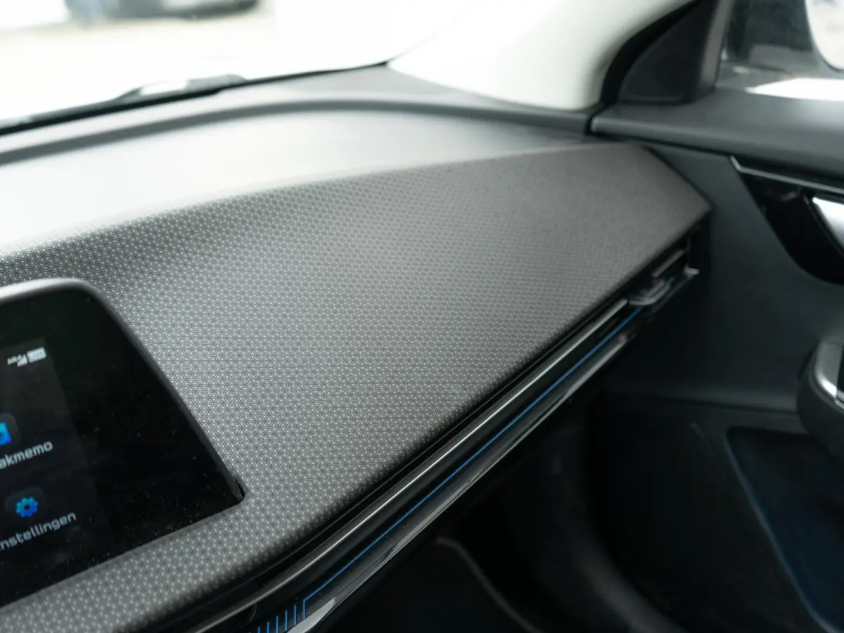 Edition Advanced 77.4 kWh | Stoel en stuurverwarming | Navigatie |
