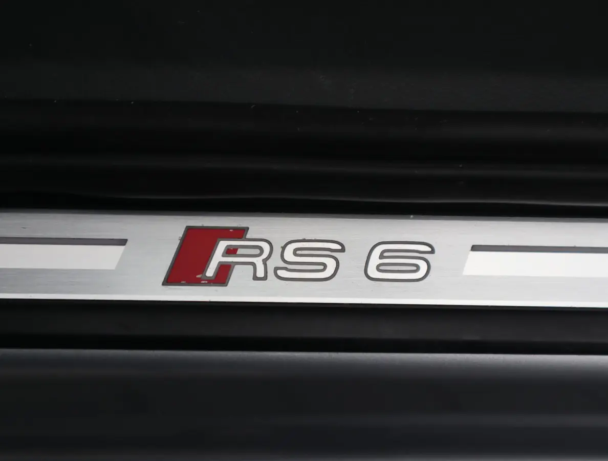 RS 6 TFSI quattro | Keramisch | Pano | Carbon | Alcantare | ABT | Softclose