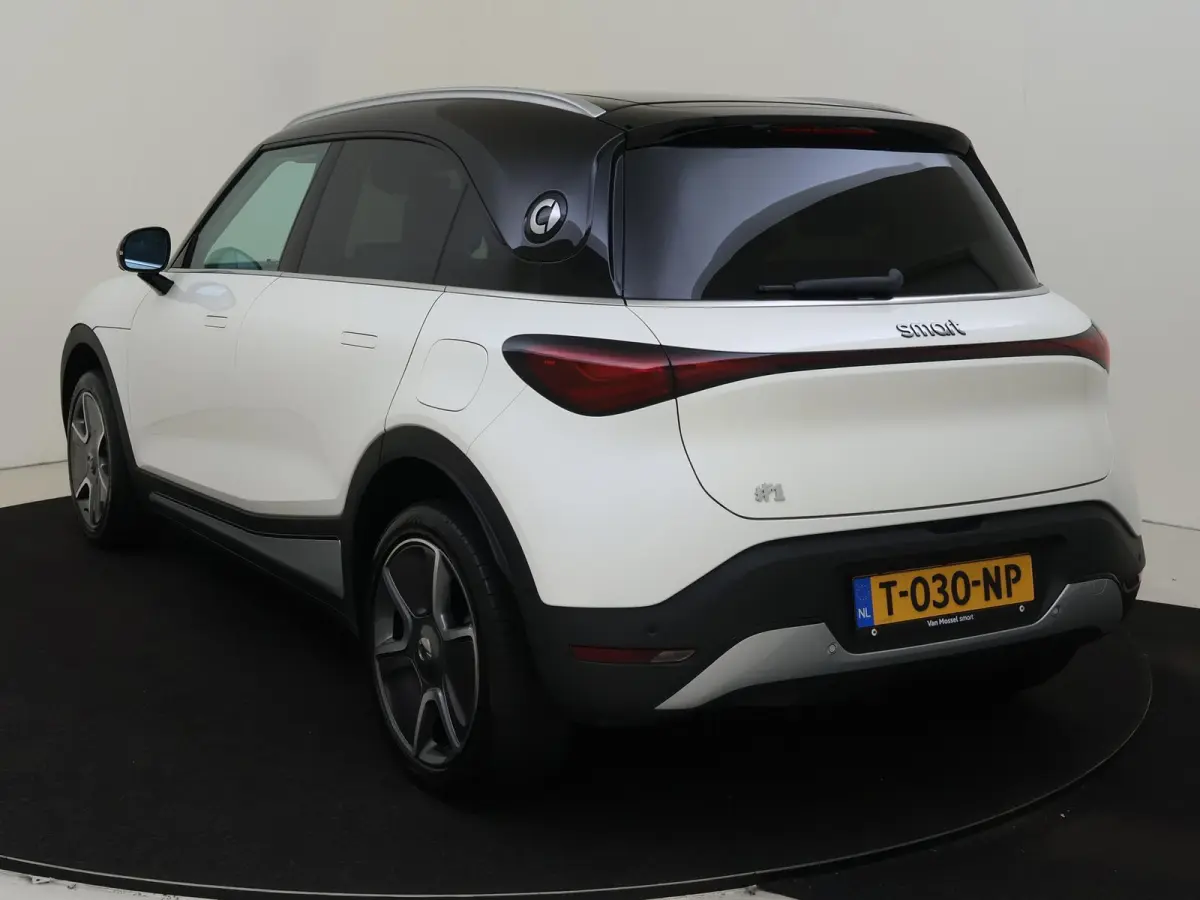 Pro+ / Stoelverwarming / 360Graden-Camera / Elektrisch-verstelbare stoelen / Apple-Android auto  /