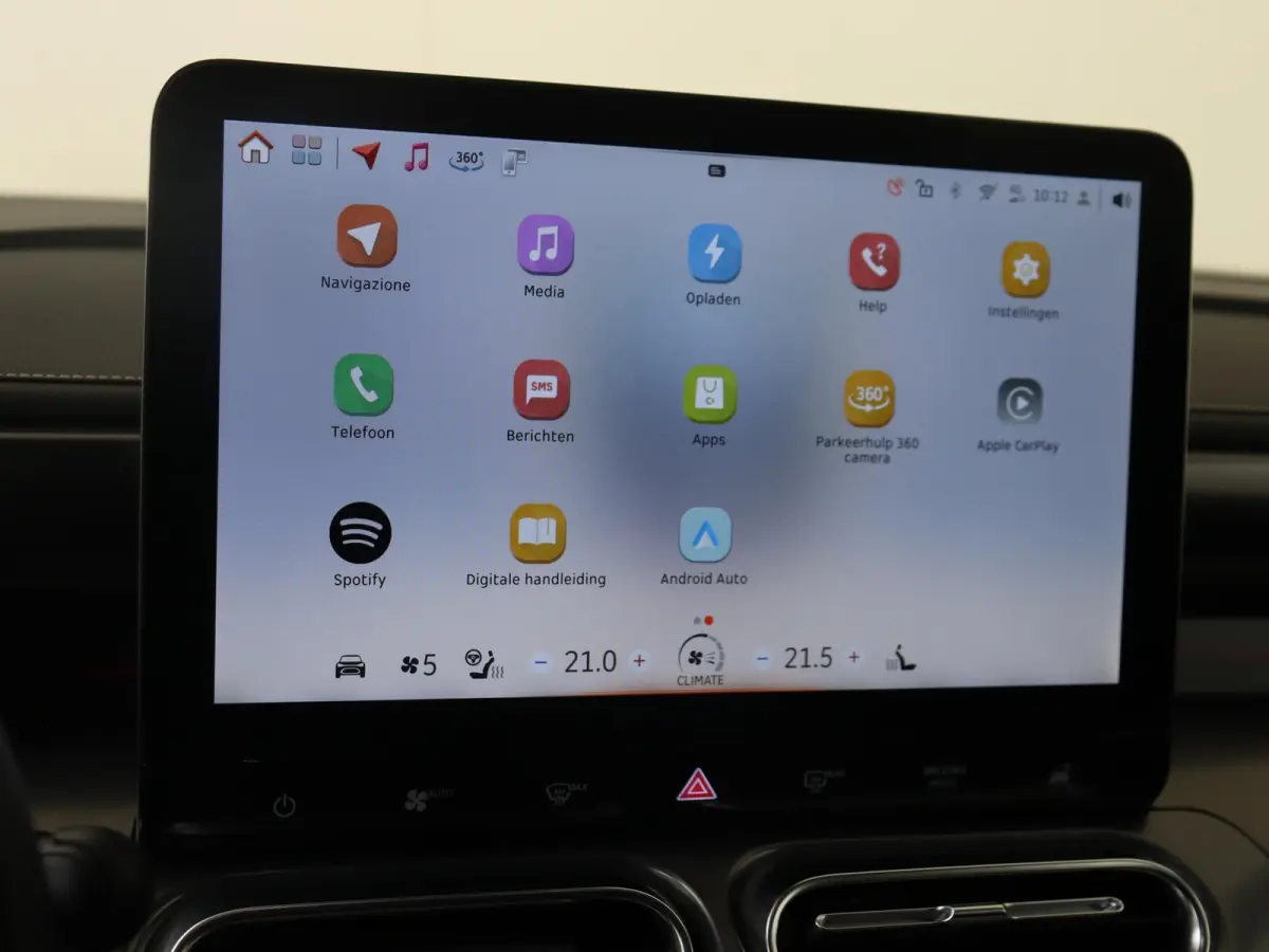 Pro+ / Stoelverwarming / 360Graden-Camera / Elektrisch-verstelbare stoelen / Apple-Android auto  /