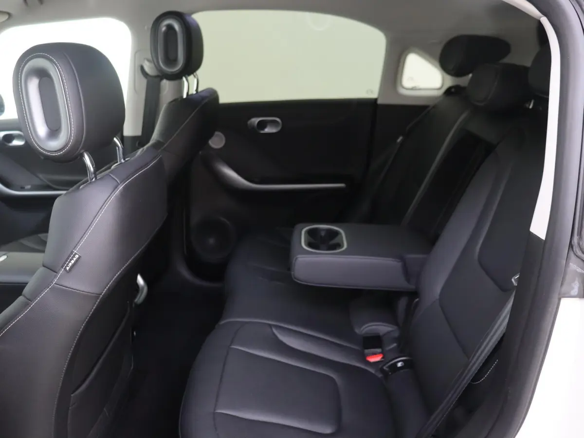 Pro+ / Stoelverwarming / 360Graden-Camera / Elektrisch-verstelbare stoelen / Apple-Android auto  /