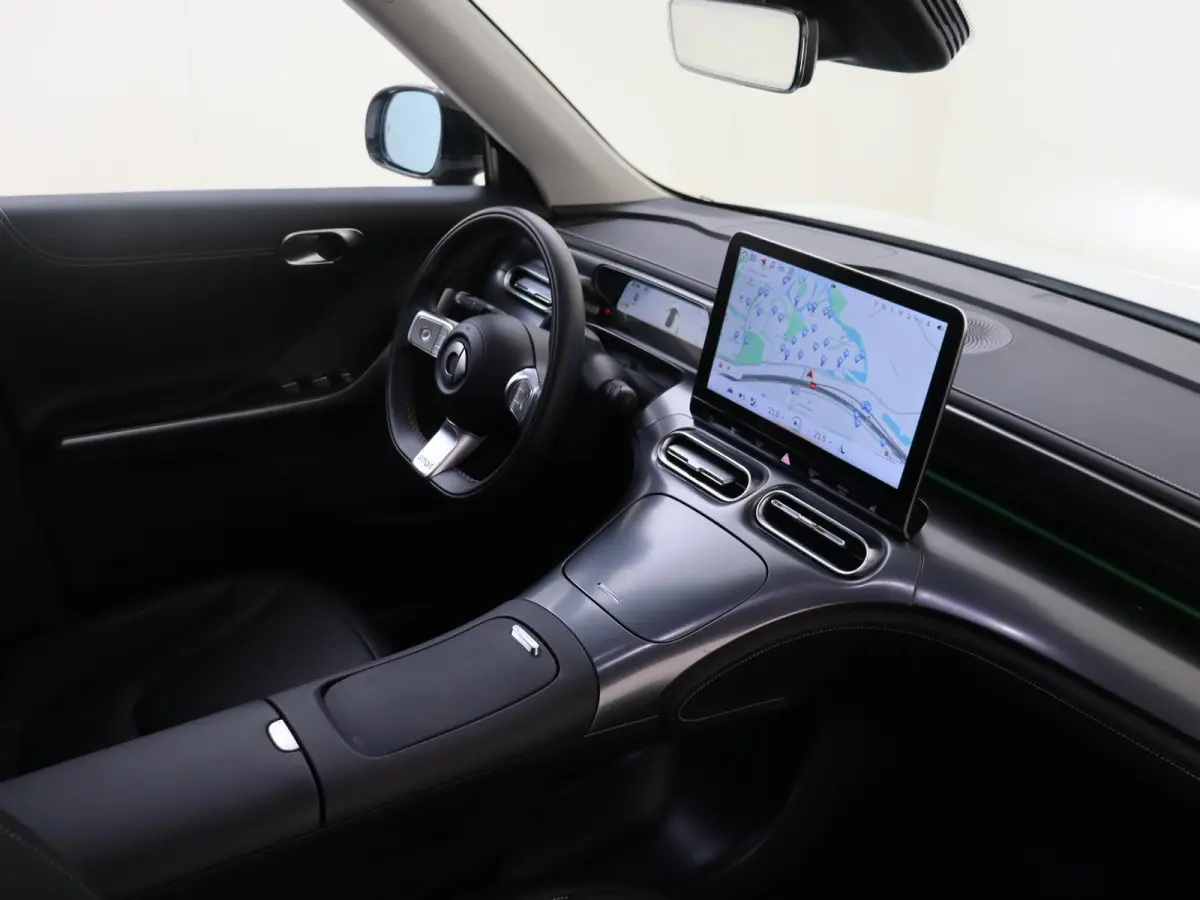 Pro+ / Stoelverwarming / 360Graden-Camera / Elektrisch-verstelbare stoelen / Apple-Android auto  /