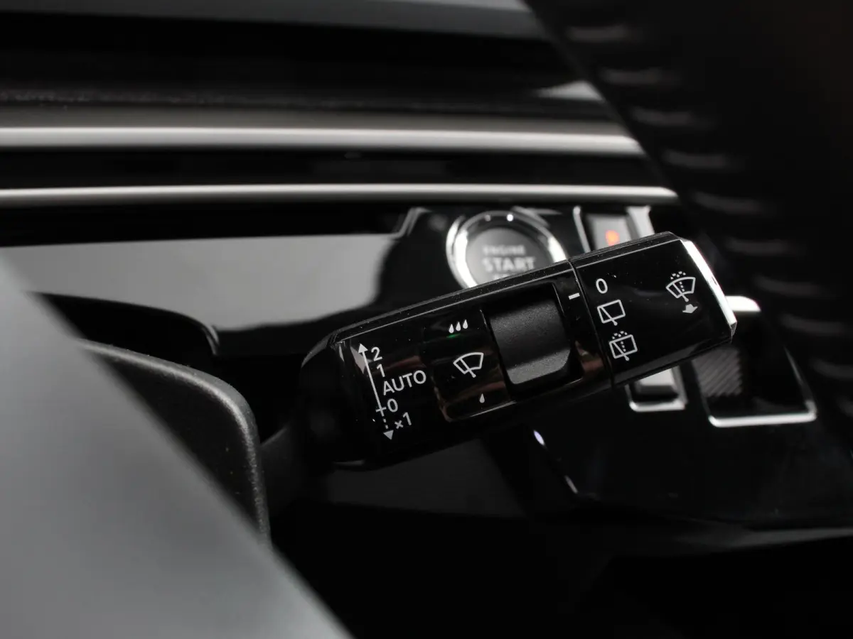 1.2 Hybrid 145pk Automaat Allure 7p Navigatie Apple Carplay/Android Auto Camera Climate control Dab Led Keyless start Lichtmetalen Velgen Parkeer sensoren