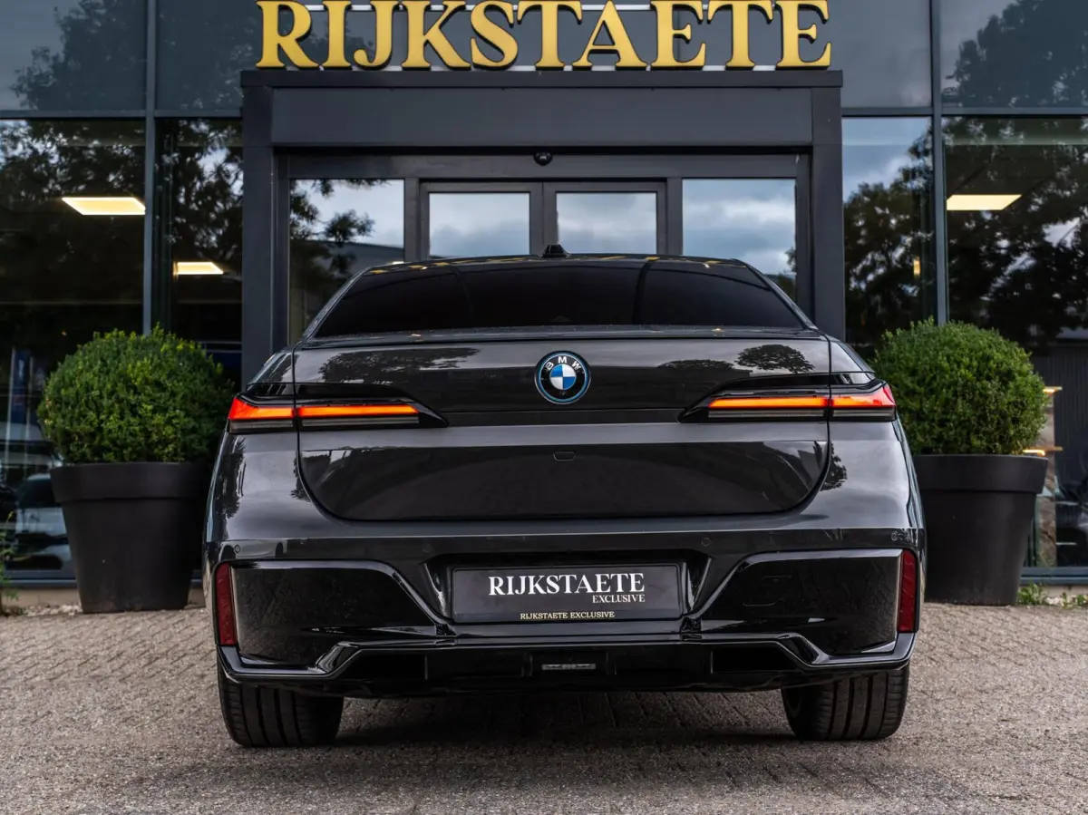 750e xDrive|PANO|B&W|4WS|EL.DEUREN|360|INCL.BTW