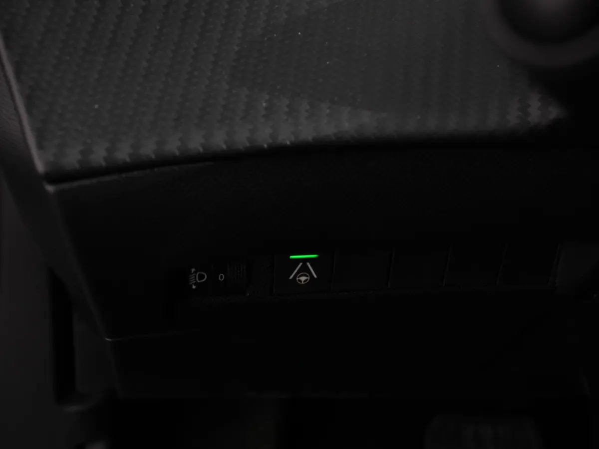 1.2 Allure 136pk Hybrid Automaat Camera 360 Climate control Cruise control Adaptive Stoelverwarming Parkeersensoren Navigatie Apple Carplay/ Android Auto Lichtmetalen velgen Led