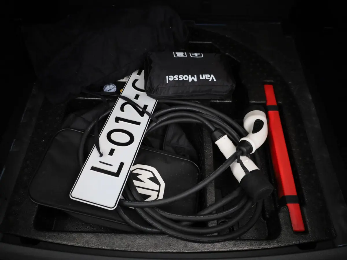 Luxury 45 kWh | Leder | Panoramadak | CarPlay | Stoelverwarming | Camera |