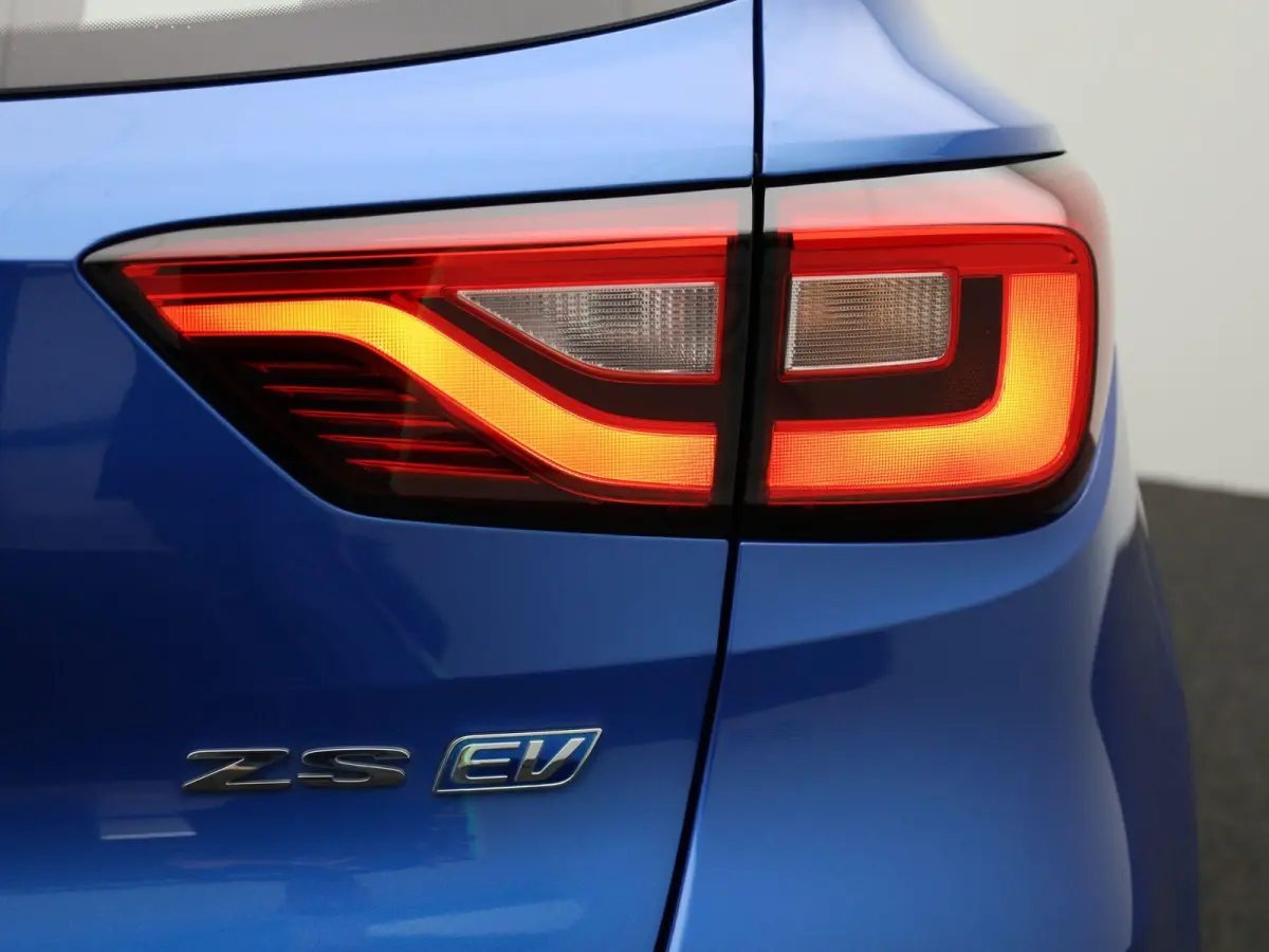 Luxury 45 kWh | Leder | Panoramadak | CarPlay | Stoelverwarming | Camera |