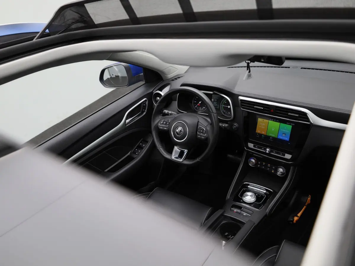 Luxury 45 kWh | Leder | Panoramadak | CarPlay | Stoelverwarming | Camera |