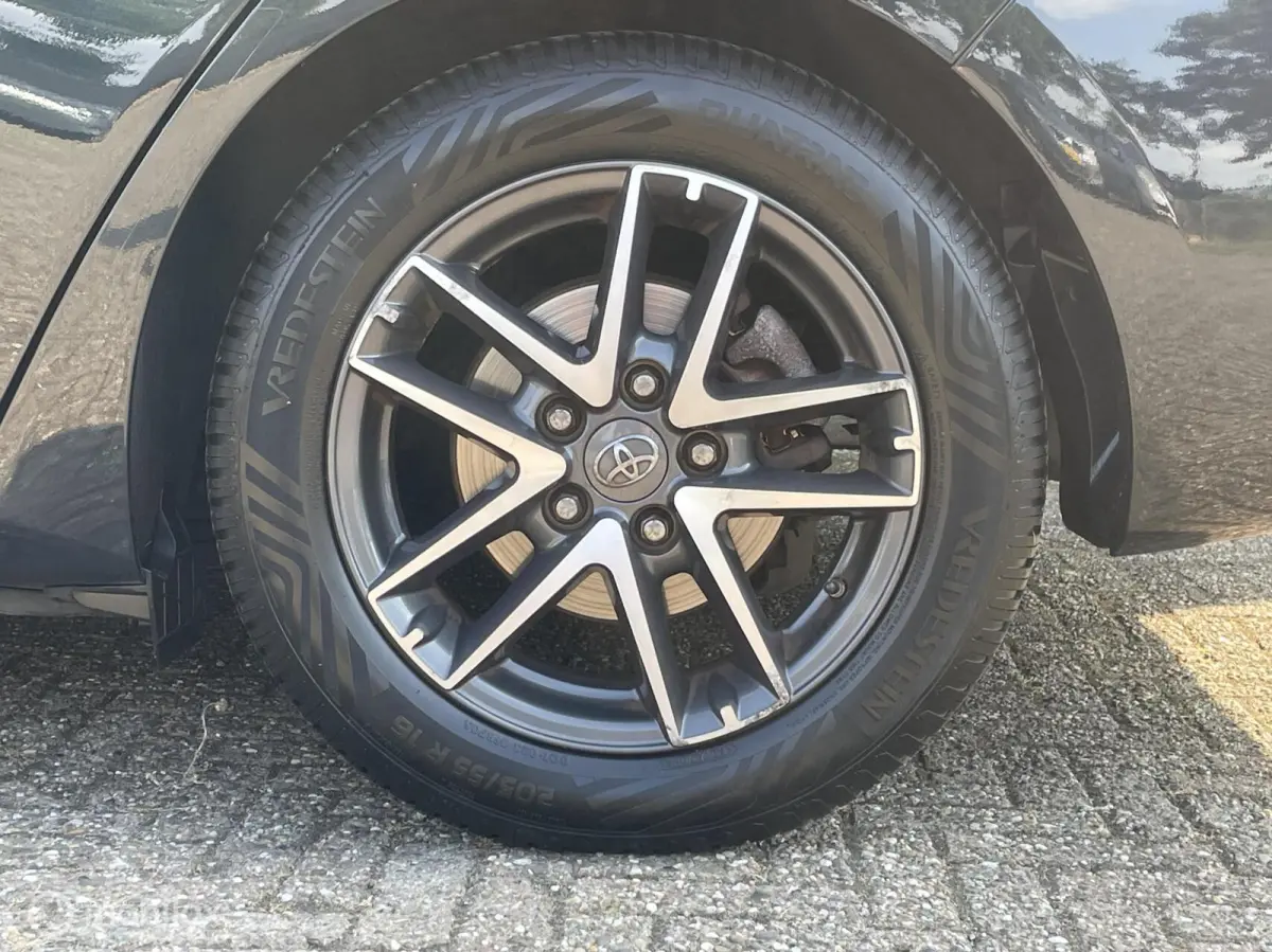 1.8 Hybrid Executive | Dealer onderhouden | LED koplampen | Panorama | Half leer | Camera | Navi |