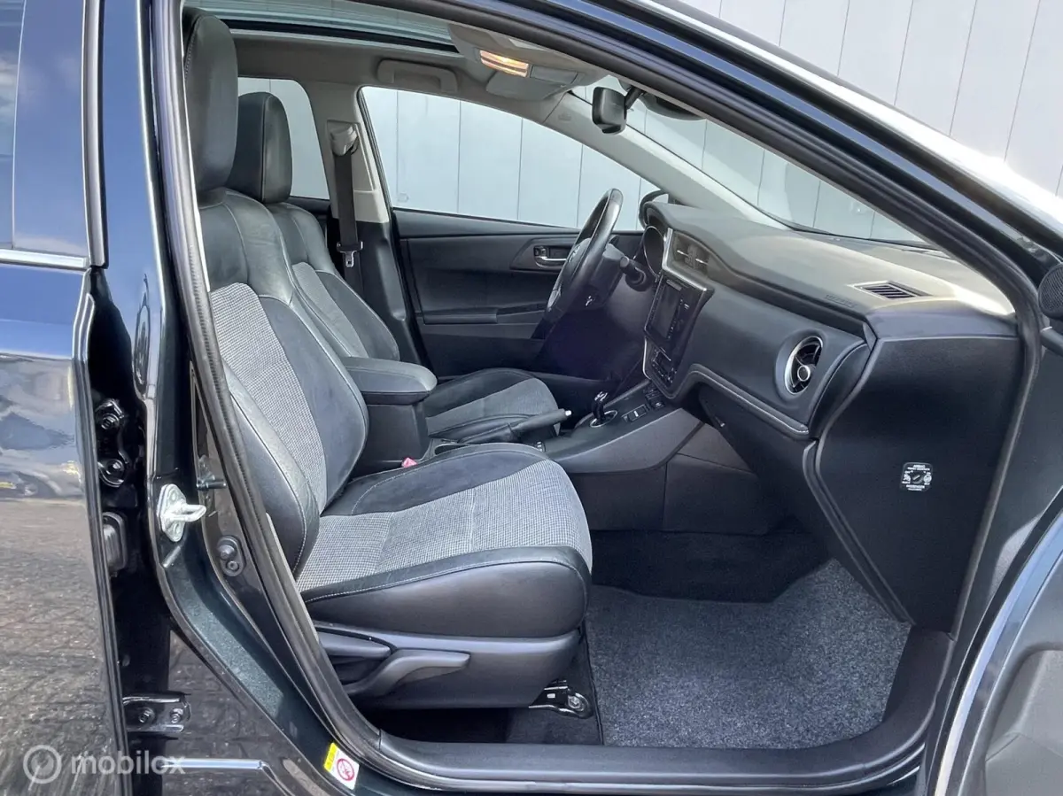 1.8 Hybrid Executive | Dealer onderhouden | LED koplampen | Panorama | Half leer | Camera | Navi |