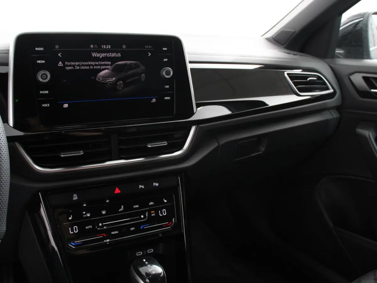 1.5 TSI 150pk Automaat R-Line Edition Navigatie Apple Carplay/Android Auto Camera Climate Control Electrisch te openen achterklep Dab Verwarmbare stoelen