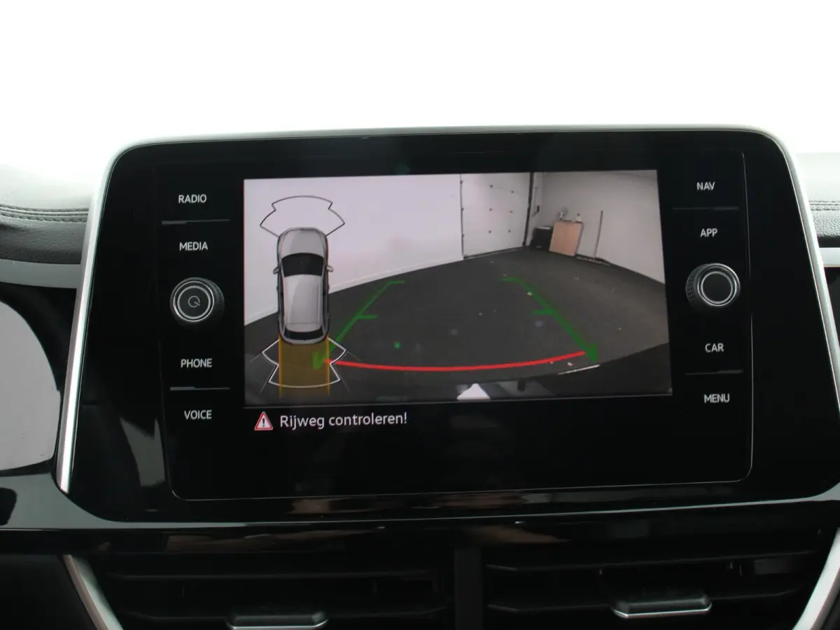1.5 TSI 150pk Automaat R-Line Edition Navigatie Apple Carplay/Android Auto Camera Climate Control Electrisch te openen achterklep Dab Verwarmbare stoelen