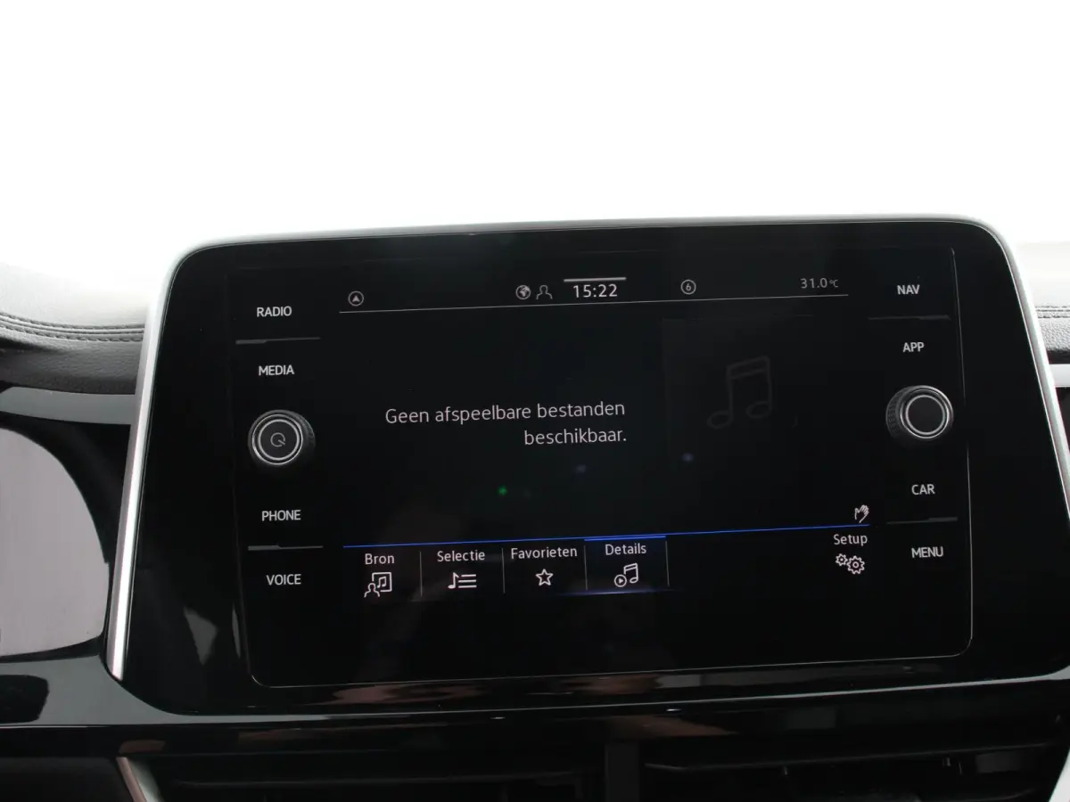 1.5 TSI 150pk Automaat R-Line Edition Navigatie Apple Carplay/Android Auto Camera Climate Control Electrisch te openen achterklep Dab Verwarmbare stoelen