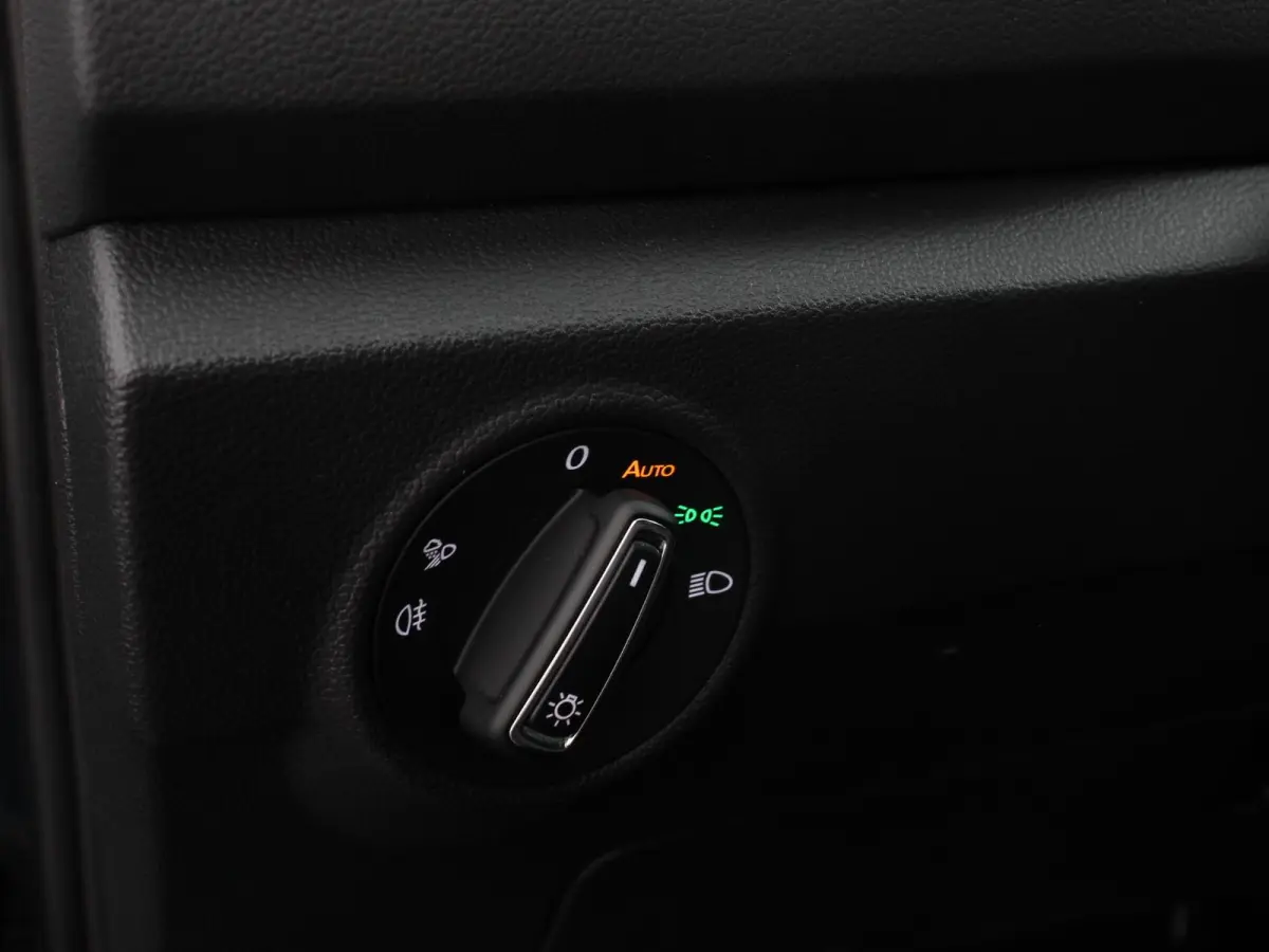 1.5 TSI 150pk Automaat R-Line Edition Navigatie Apple Carplay/Android Auto Camera Climate Control Electrisch te openen achterklep Dab Verwarmbare stoelen