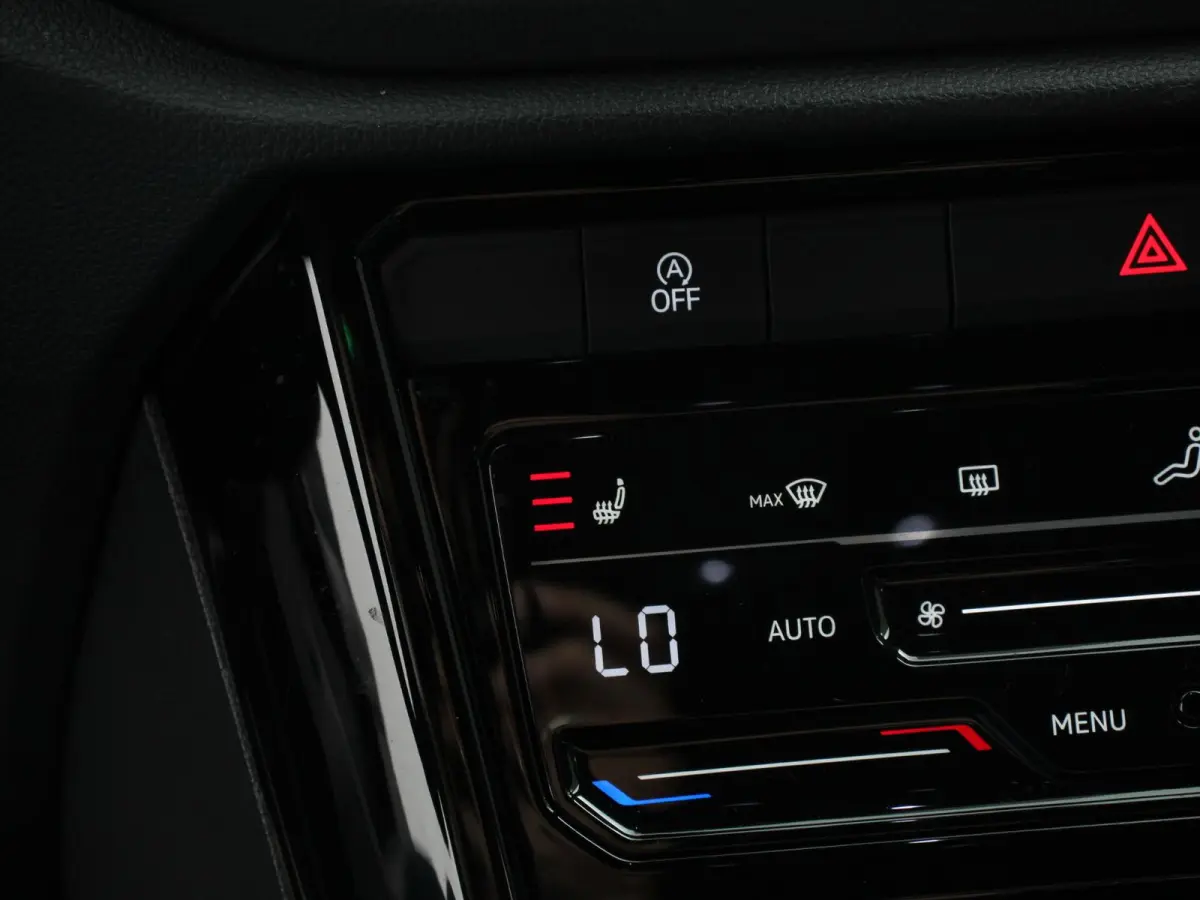 1.5 TSI 150pk Automaat R-Line Edition Navigatie Apple Carplay/Android Auto Camera Climate Control Electrisch te openen achterklep Dab Verwarmbare stoelen