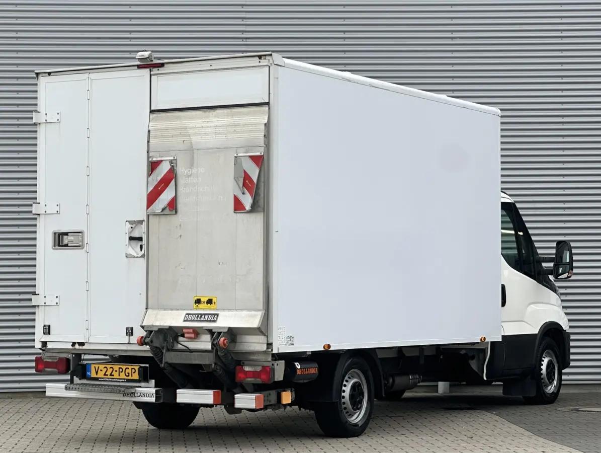 N1 35S16V 2.3 410 N1 Bakwagen met laadklep automaat