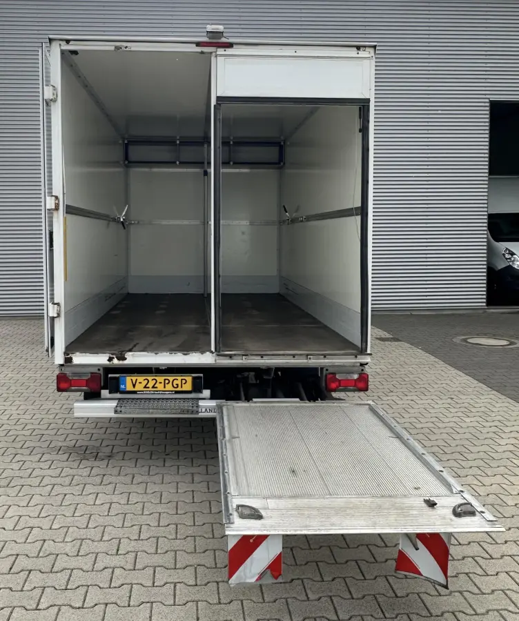 N1 35S16V 2.3 410 N1 Bakwagen met laadklep automaat