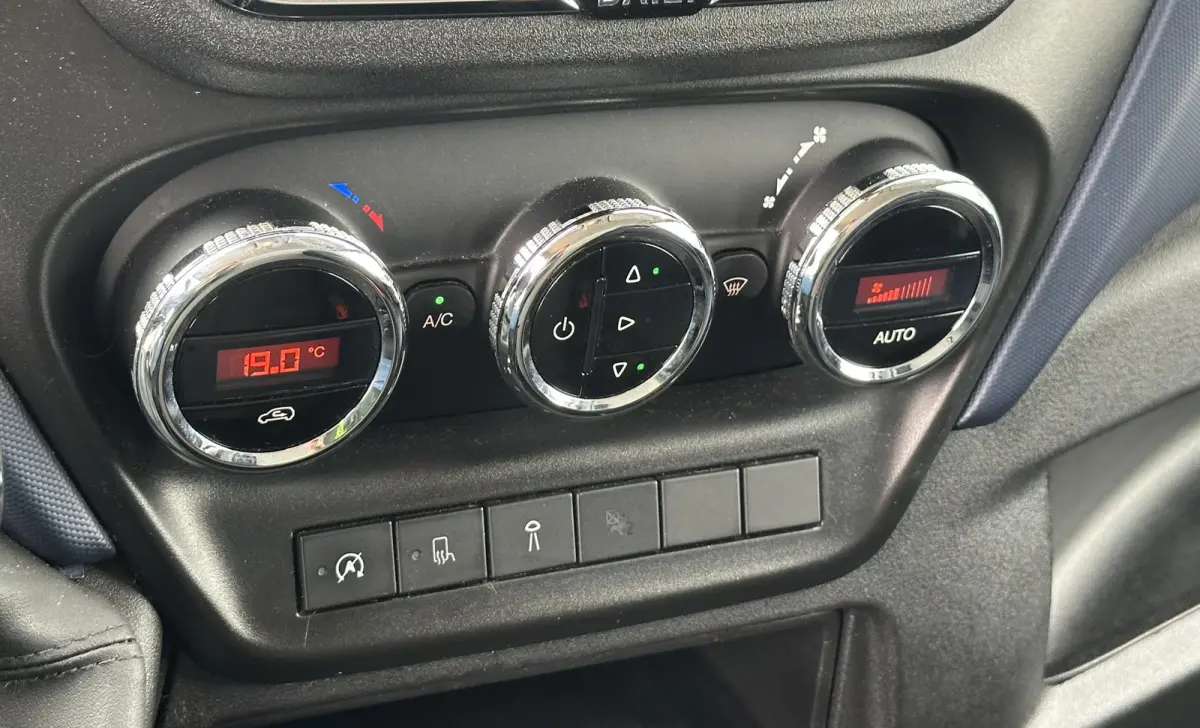 N1 35S16V 2.3 410 N1 Bakwagen met laadklep automaat