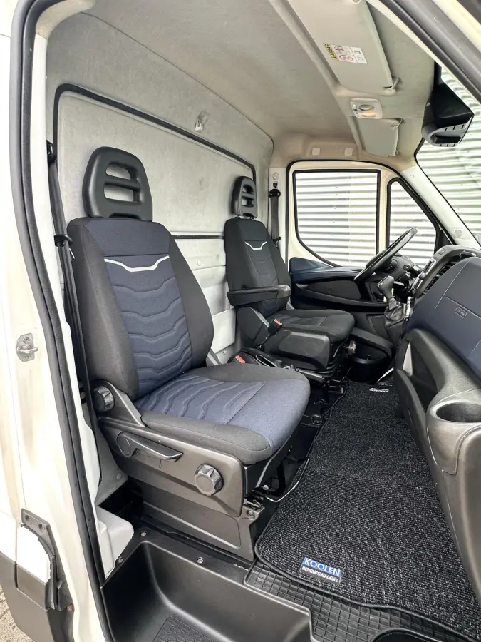 N1 35S16V 2.3 410 N1 Bakwagen met laadklep automaat