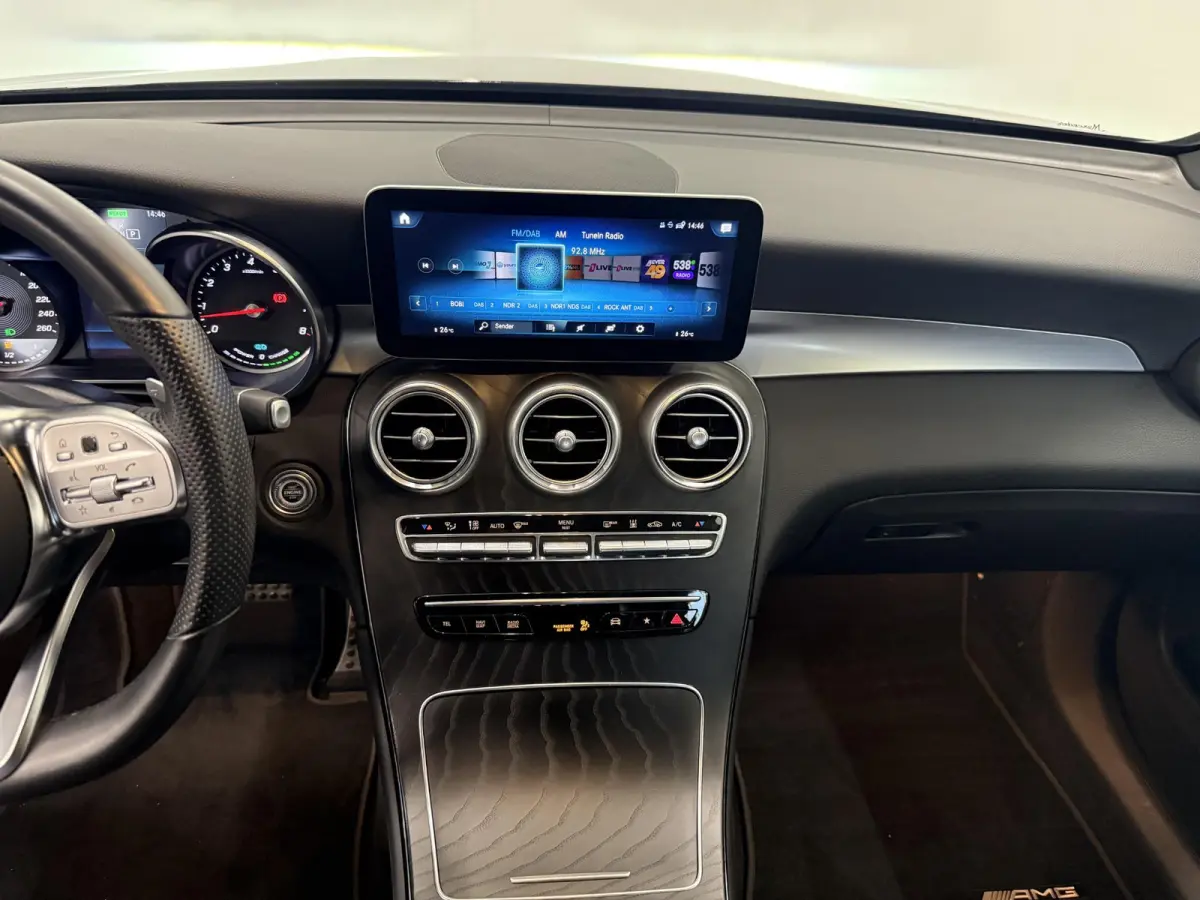 4MATIC Automaat PHEV AMG Line Navigatie Cruise Control Parkeersensoren Stoelverwarming Panorama dak Matrix LED-koplampen Virtual Cockpit Surround-systeem Burmester Inductielader