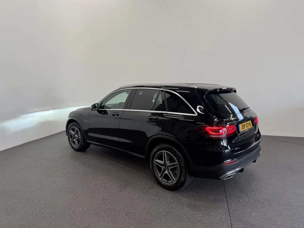 4MATIC Automaat PHEV AMG Line Navigatie Cruise Control Parkeersensoren Stoelverwarming Panorama dak Matrix LED-koplampen Virtual Cockpit Surround-systeem Burmester Inductielader