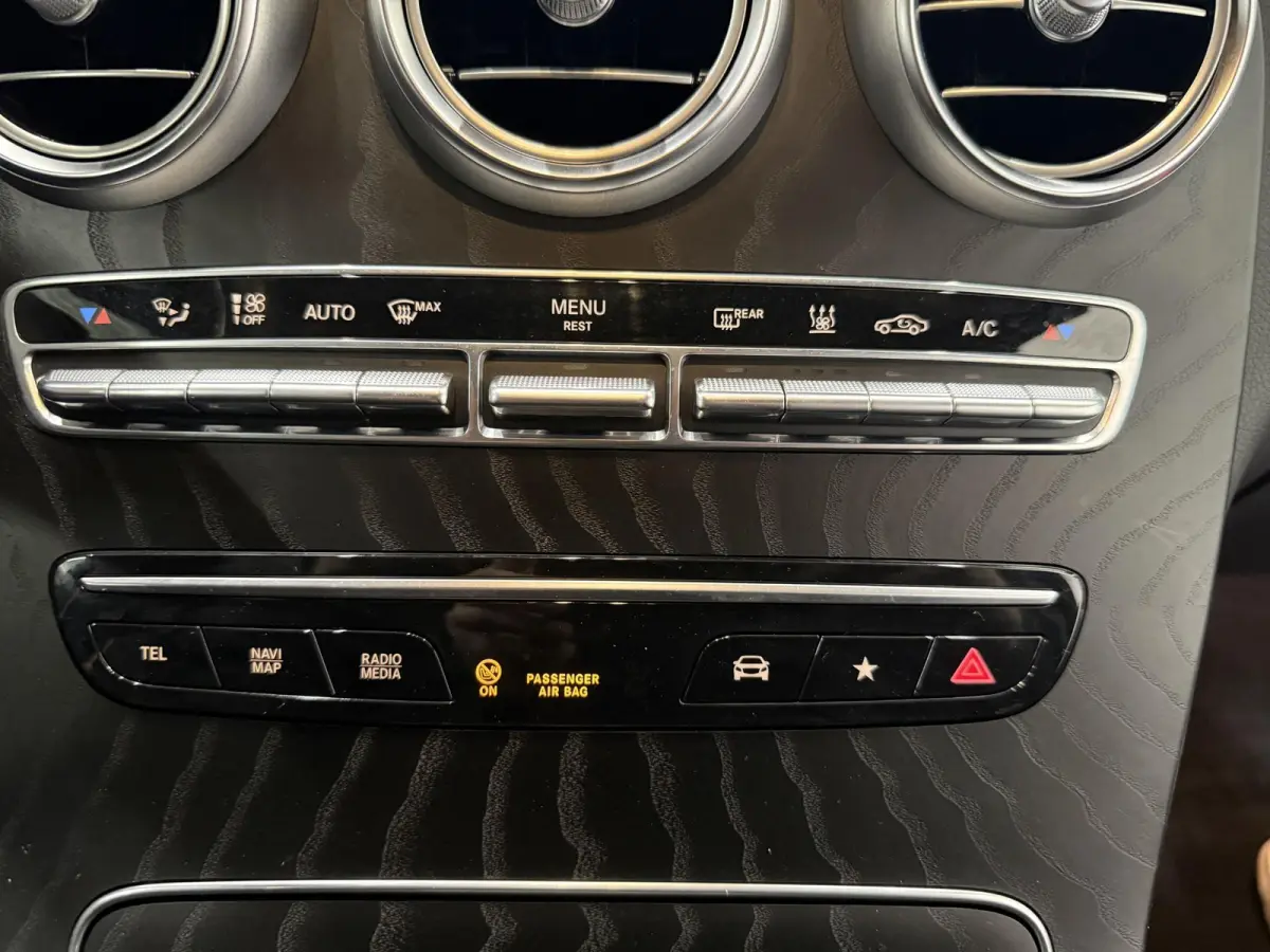 4MATIC Automaat PHEV AMG Line Navigatie Cruise Control Parkeersensoren Stoelverwarming Panorama dak Matrix LED-koplampen Virtual Cockpit Surround-systeem Burmester Inductielader