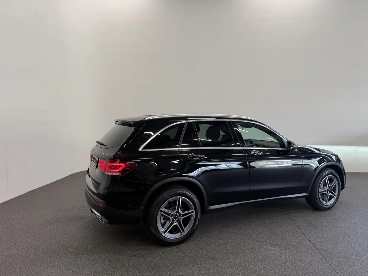 4MATIC Automaat PHEV AMG Line Navigatie Cruise Control Parkeersensoren Stoelverwarming Panorama dak Matrix LED-koplampen Virtual Cockpit Surround-systeem Burmester Inductielader