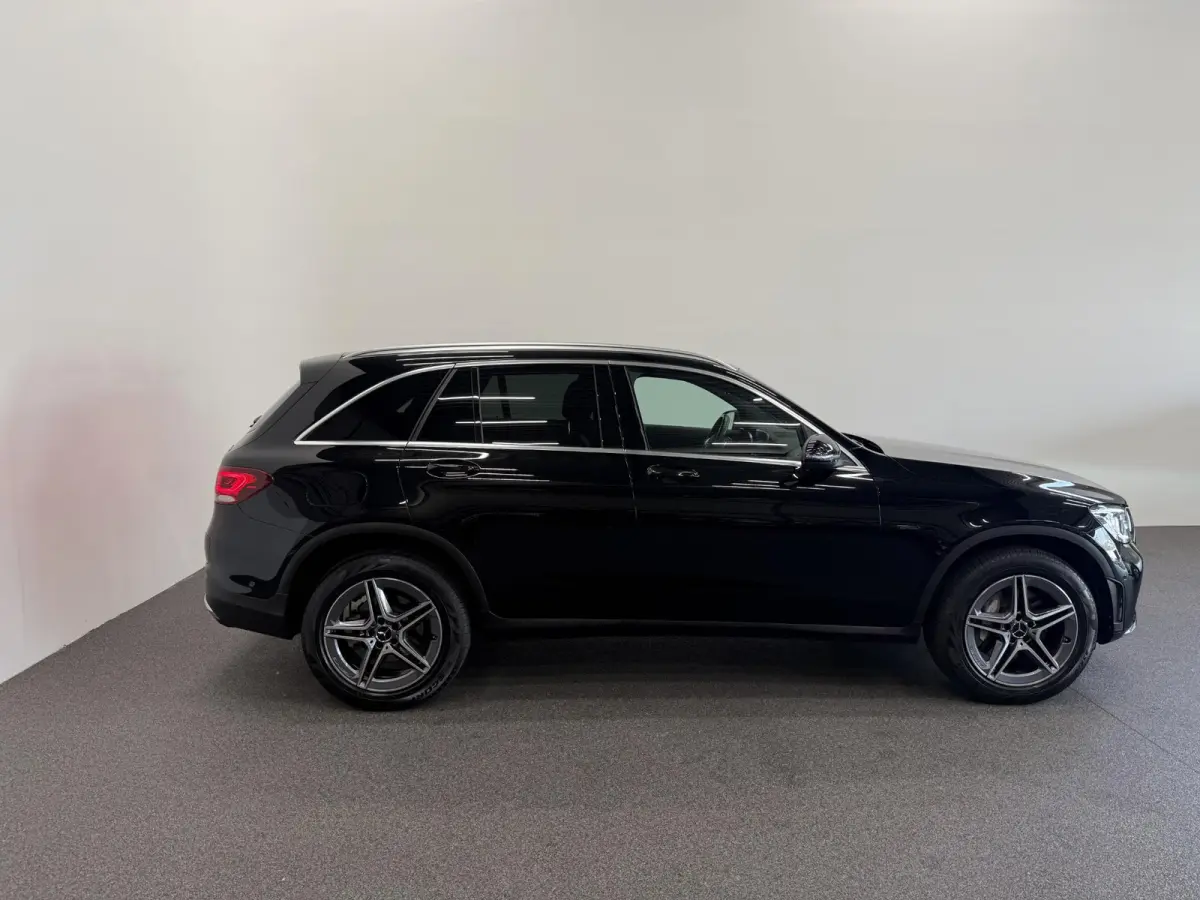 4MATIC Automaat PHEV AMG Line Navigatie Cruise Control Parkeersensoren Stoelverwarming Panorama dak Matrix LED-koplampen Virtual Cockpit Surround-systeem Burmester Inductielader