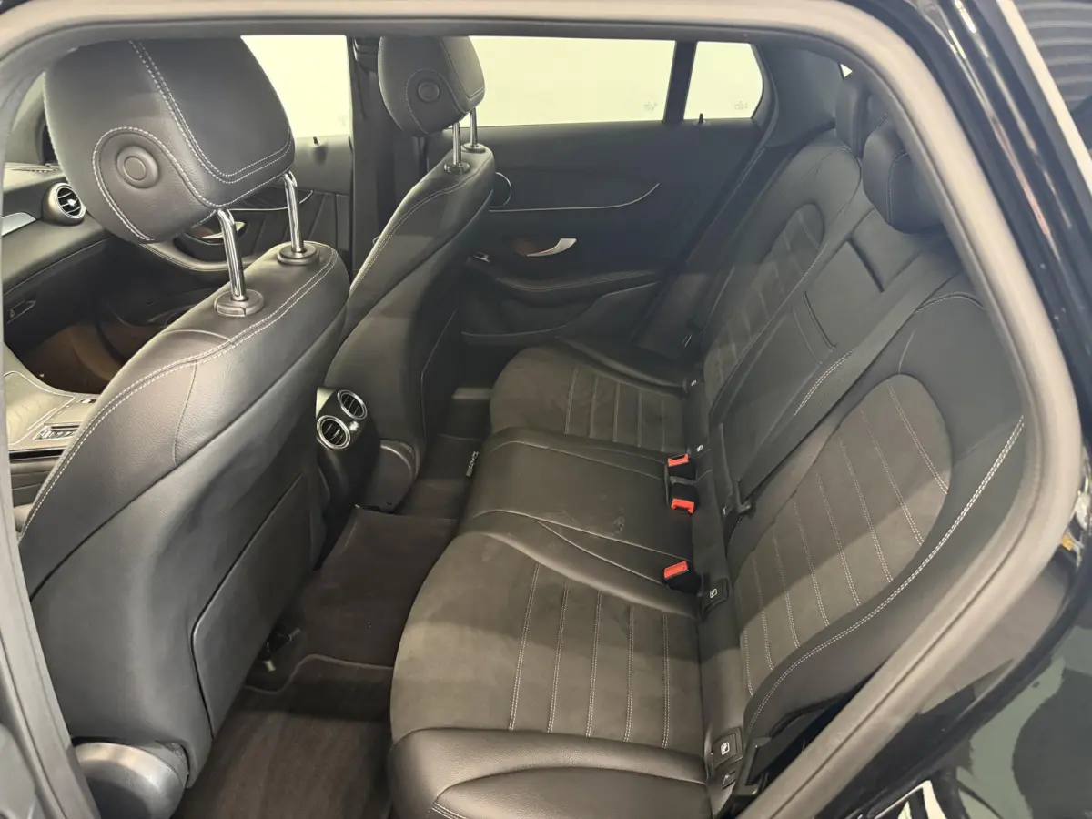 4MATIC Automaat PHEV AMG Line Navigatie Cruise Control Parkeersensoren Stoelverwarming Panorama dak Matrix LED-koplampen Virtual Cockpit Surround-systeem Burmester Inductielader