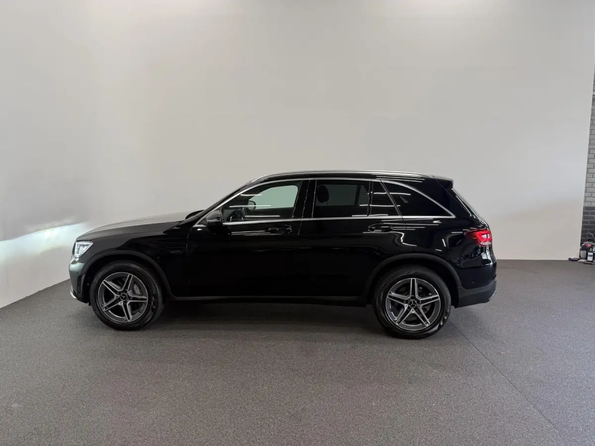4MATIC Automaat PHEV AMG Line Navigatie Cruise Control Parkeersensoren Stoelverwarming Panorama dak Matrix LED-koplampen Virtual Cockpit Surround-systeem Burmester Inductielader
