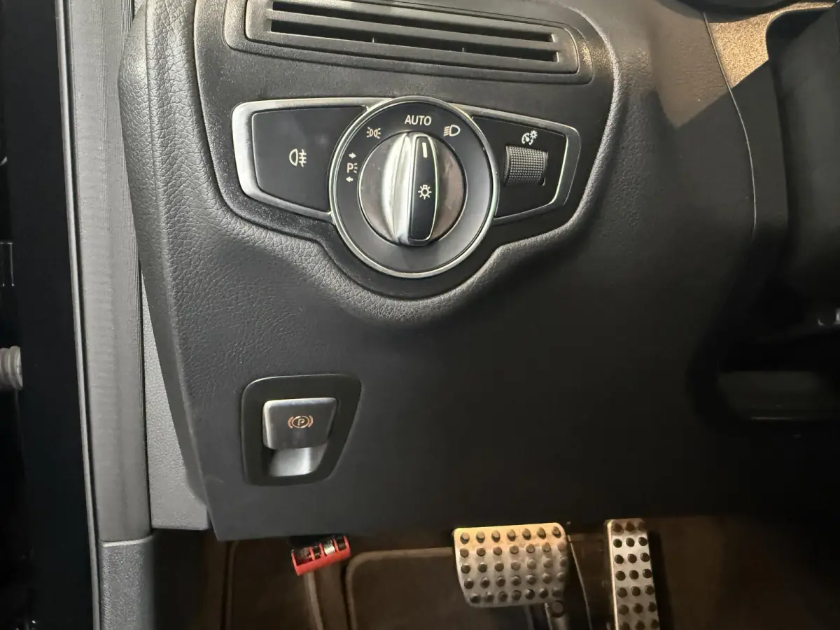 4MATIC Automaat PHEV AMG Line Navigatie Cruise Control Parkeersensoren Stoelverwarming Panorama dak Matrix LED-koplampen Virtual Cockpit Surround-systeem Burmester Inductielader