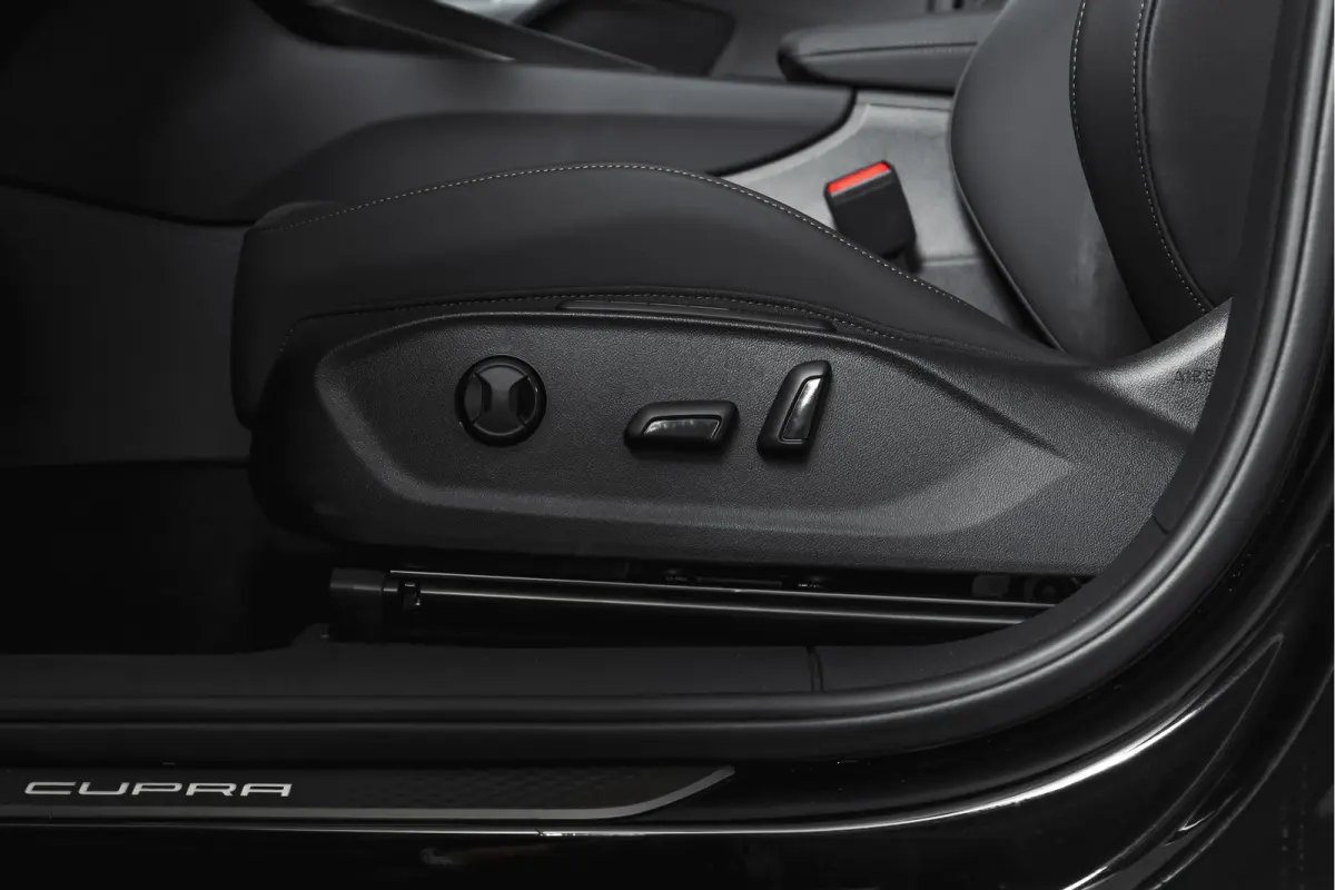 1.5 TSI e-Hybrid 272 PK VZ Performance | S/K-Panodak | Elek. Trekhaak | Matrix LED | Sennheiser | Elek. stoelen | Adapt. Cruise | Stoel-+Stuurverw. | 360 Camera | NAV+App. Connect | ECC | LM